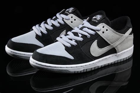 nike dunks grey and black